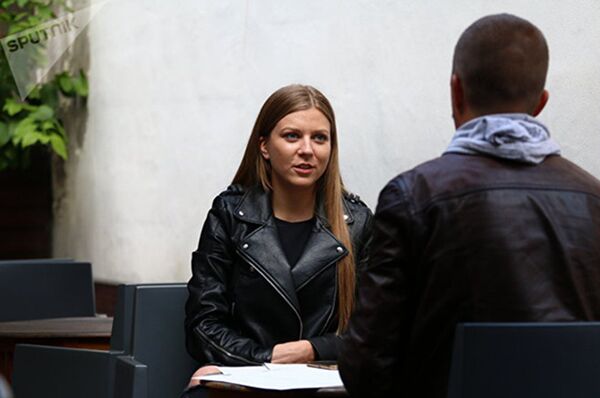 Юля часто ездит на родину в Латвию и может сравнить две страны - Sputnik Латвия