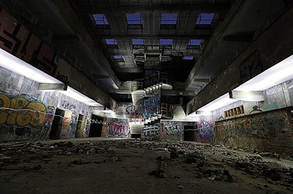 Робертс уехал снимать заброшенный бассейн в районе Тракторного завода - Sputnik Латвия