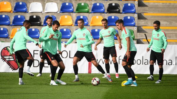 Тренировка португальской сборной по футболу - Sputnik Латвия