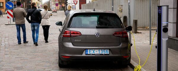 Elektromobiļu uzlādes stacija Vecrīgā Elektromobiļu uzlādes stacija Vecrīgā - Sputnik Latvija
