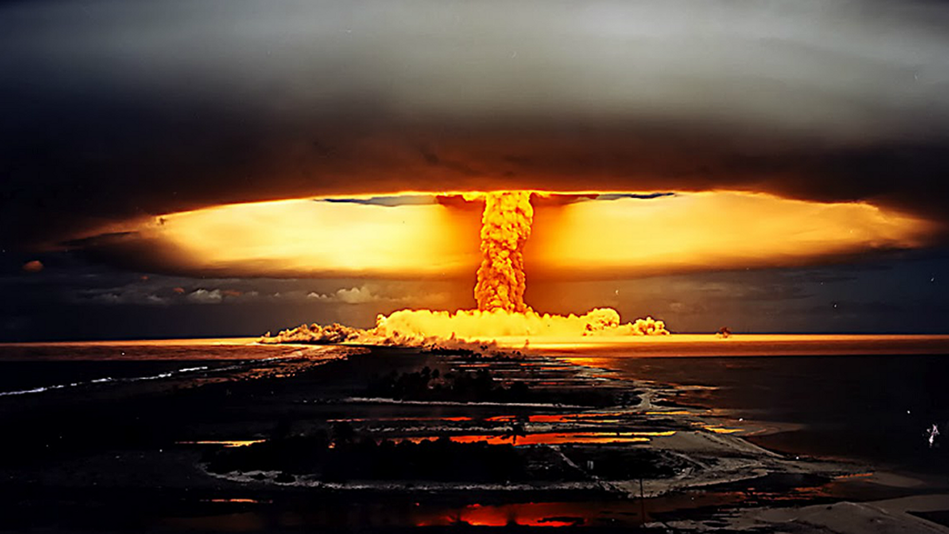 Самое мощное теплое. Ядерный взрыв. Ядерный гриб. Взрыв ядерного оружия. Ядерный удар.