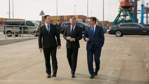 Премьер-министры Эстонии, Литвы и Латвии на встрече по вопросу Балтийского строительства СПГ-терминала - Sputnik Латвия