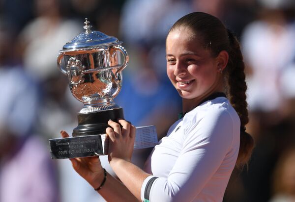 Победительница Открытого чемпионата Франции по теннису в женском одиночном разряде Елена Остапенко - Sputnik Латвия