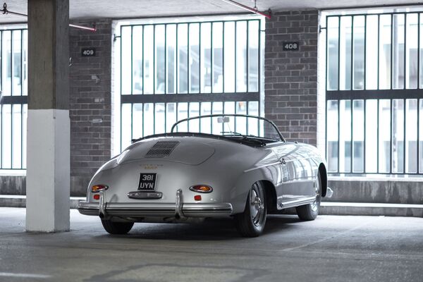Automašīna Porsche 356 Speedster Super - Sputnik Latvija