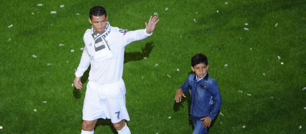 Роналду Криштиану с сыном - Sputnik Латвия