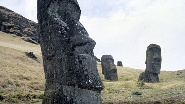 Senās polinēziešu mākslas pieminekļi - akmens tēli moai - Sputnik Latvija