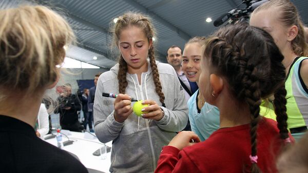 Латвийская теннисистка Елена Остапенко во время пресс-конференции - Sputnik Латвия