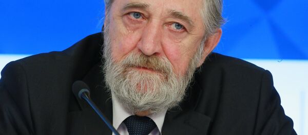 Старший научный сотрудник Института мировой экономики и международных отношений РАН Виктор Надеин-Раевский - Sputnik Латвия