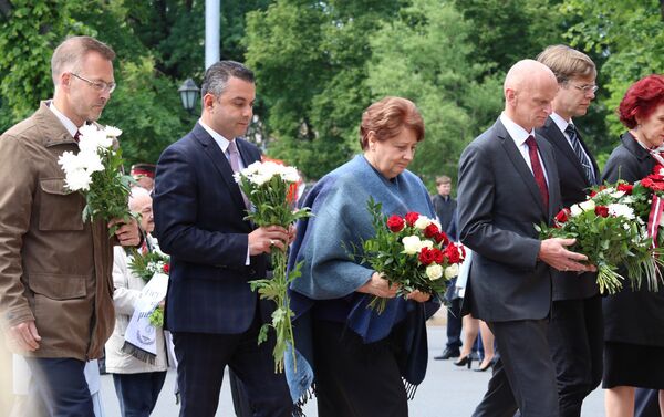 Официальные мероприятия в память о жертвах коммунистического террора в Латвии - Sputnik Латвия