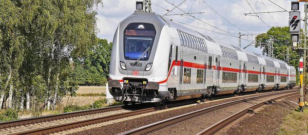 Двухэтажный поезд Двухэтажный поезд - Sputnik Latvija