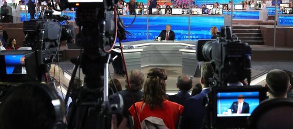 Прямая линия с президентом РФ В. Путиным - Sputnik Латвия