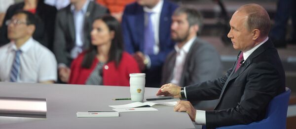 Прямая линия с президентом РФ В. Путиным - Sputnik Latvija