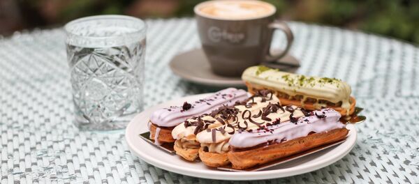 Кондитерская Bakeberry - классические нежные эклеры с натуральными вкусами Кондитерская Bakeberry - классические нежные эклеры с натуральными вкусами - Sputnik Латвия