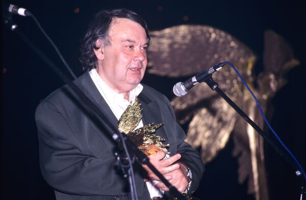 Алексей Герман-старший получает Нику за фильм Хрусталев, машину! - Sputnik Латвия