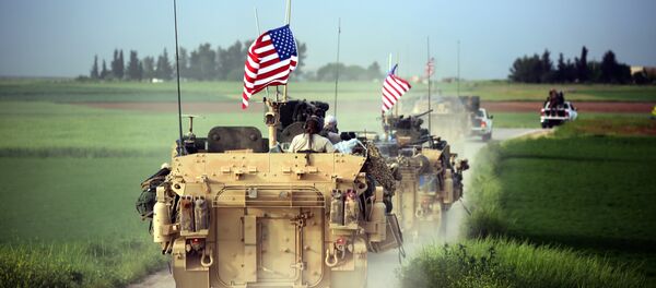 Дислокация американской военной техники возле деревни Дарбасия в Сирии Дислокация американской военной техники возле деревни Дарбасия в Сирии - Sputnik Latvija