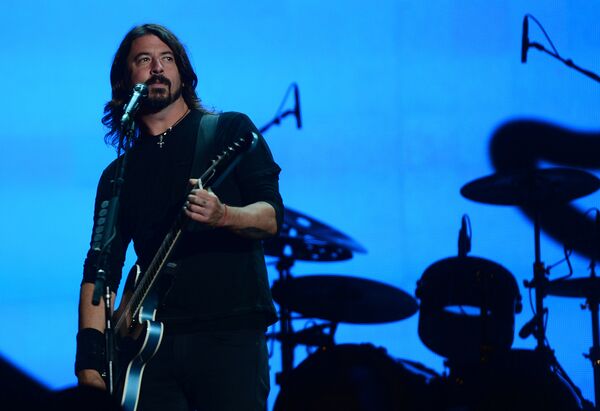 Дэйв Грол из Foo Fighters выступает на концерте - Sputnik Латвия