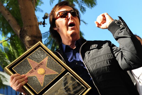 Пол Маккартни получает звезду на Голливудской Аллее славы, 2012 год - Sputnik Латвия