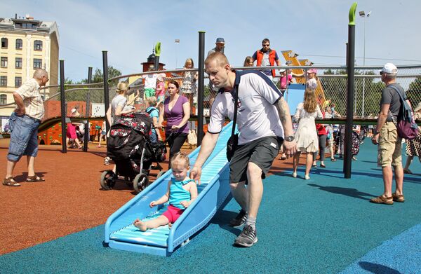 Открытие грандиозной детской площадки в центре Риги - Sputnik Латвия