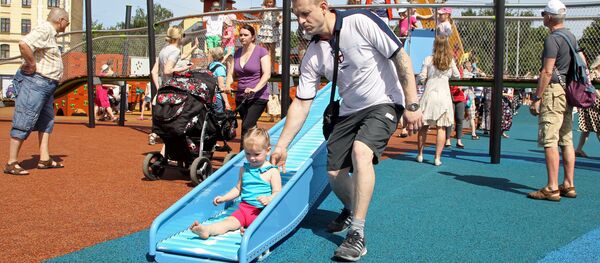 Открытие грандиозной детской площадки в центре Риги - Sputnik Латвия