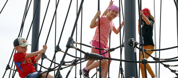 Открытие грандиозной детской площадки в центре Риги - Sputnik Латвия