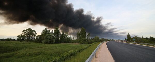 Atkritumu šķirošanas un pārstrādes stacijas ugunsgrēks Jūrmalā. Foto no arhīva Atkritumu šķirošanas un pārstrādes stacijas ugunsgrēks Jūrmalā. Foto no arhīva - Sputnik Latvija
