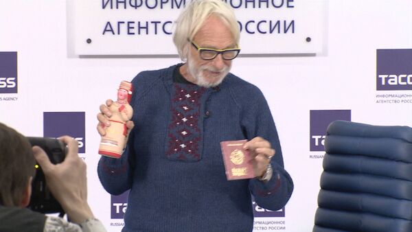 Пьер Ришар получил паспорт мордвина и объяснил, почему не поехал в Крым - Sputnik Латвия