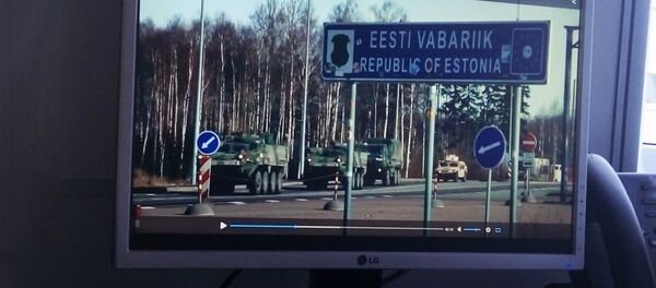 Просмотр интернет фильма на компьютере Просмотр интернет фильма на компьютере - Sputnik Латвия