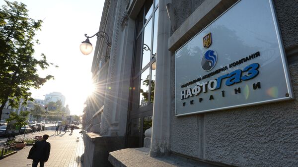 Вывеска НАК Нафтогаз Украины на административном здании в Киеве - Sputnik Латвия
