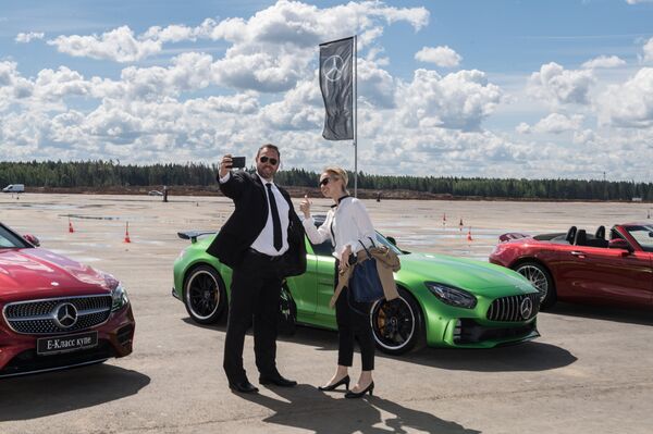 Закладка первого камня завода Mercedes в Московской области Закладка первого камня завода Mercedes в Московской области - Sputnik Латвия