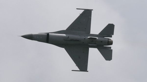 Истребитель F-16 - Sputnik Латвия