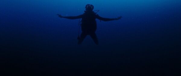 Кадр из фильма Синяя бездна - Sputnik Латвия