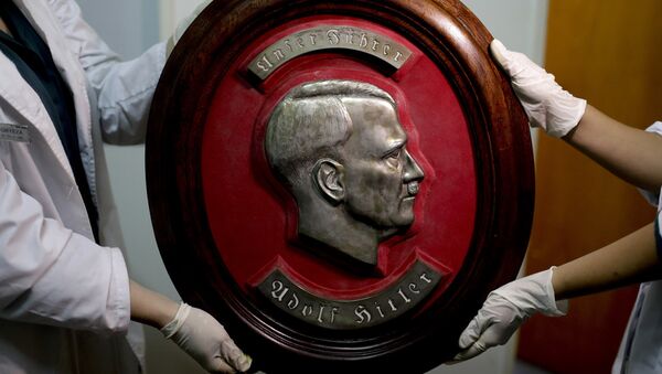Недалеко от Буэнос-Айреса полиция Аргентины обнаружила большую коллекцию нацистских артефактов - Sputnik Латвия