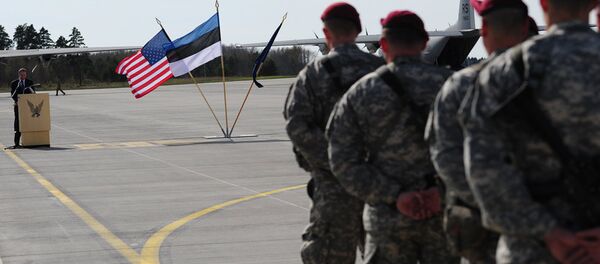 Флаги США, Эстонии и НАТО на авиабазе Эмари Флаги США, Эстонии и НАТО на авиабазе Эмари - Sputnik Latvija