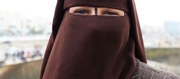 Meitene nikābā Meitene nikābā - Sputnik Latvija