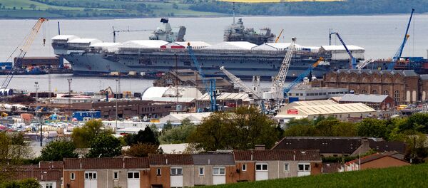 Lielākais Lielbritānijas Jūras militāro spēku kuģis karaliene Elizabete Pirmaja Lielākais Lielbritānijas Jūras militāro spēku kuģis karaliene Elizabete Pirmaja - Sputnik Latvija