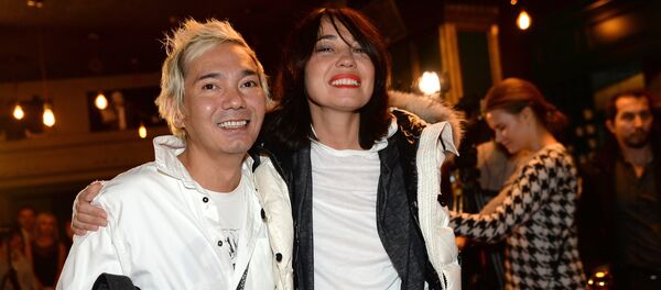 Российский певец, бывший вокалист группы Иванушки International Олег Яковлев и Александра Куцевол - Sputnik Латвия