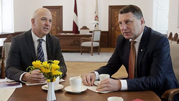 Президент Латвии Раймондс Вейонис и комиссар по правам человека Совета Европы Нил Муйжниекс - Sputnik Латвия