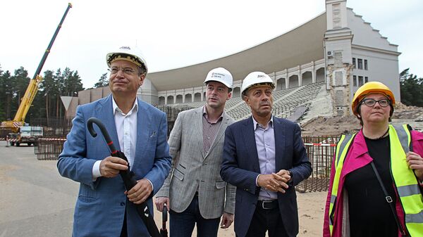 Вице-мэр Риги Андрис Америкс, председатель правления RERE Būve Валдис Кокс, председатель департамента имущества Рижской думы Олег Буров и директор Латвийского Национального центра культуры Сигне Пуяте - Sputnik Латвия