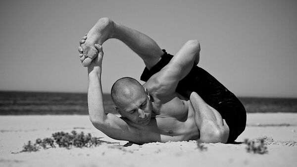 Латвийский мастер йоги Сергей Павлюкевич - Sputnik Латвия