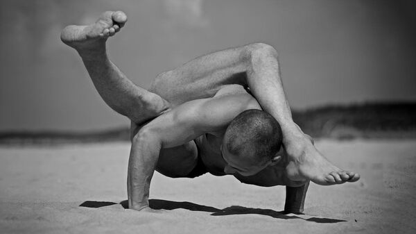 Латвийский мастер йоги Сергей Павлюкевич - Sputnik Латвия