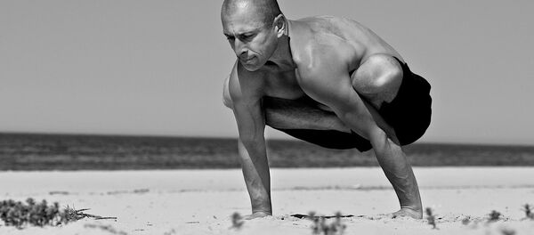 Латвийский мастер йоги Сергей Павлюкевич - Sputnik Латвия