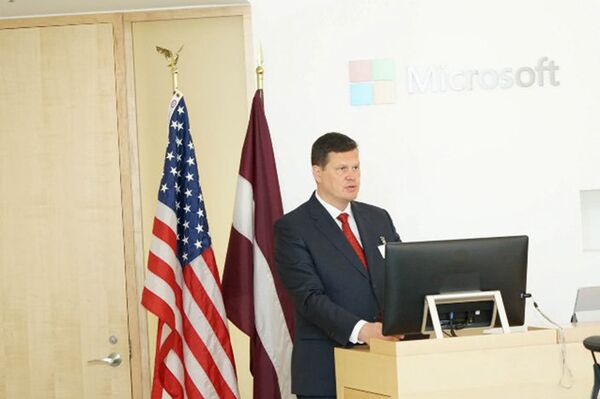 Министр охраны среды и регионального развития Каспарс Герхардс во время визита в США - Sputnik Латвия