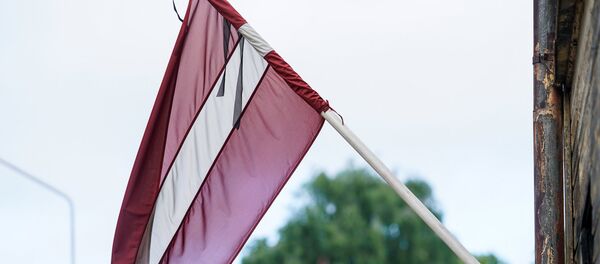 Флаг Латвии с траурной ленточкой - Sputnik Латвия