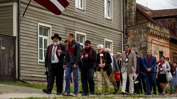 Марш живых прошёл по улицам, где в годы войны было гетто - Sputnik Латвия