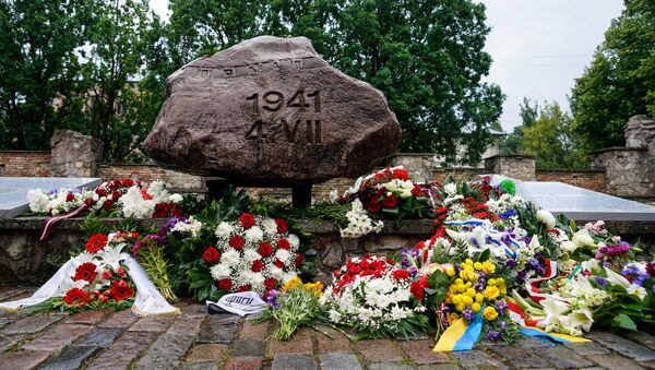 Памятный камень у мемориала Большой хоральной синагоги - Sputnik Latvija