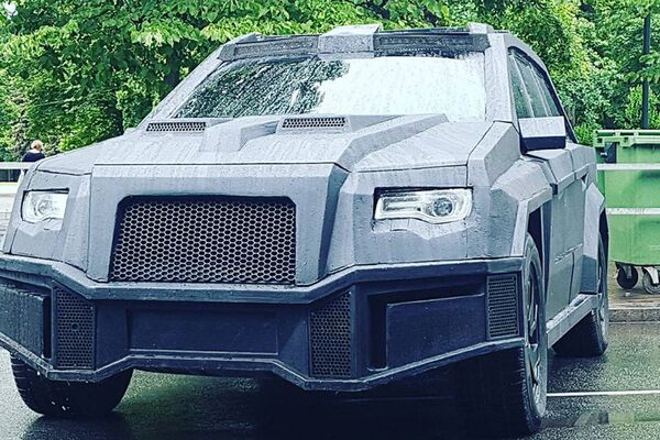 Прототип модели Black Alligator латвийской компании Dartz на улицах Риги - Sputnik Латвия