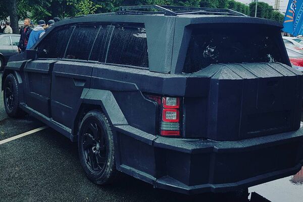 Прототип модели Black Alligator латвийской компании Dartz на улицах Риги - Sputnik Латвия