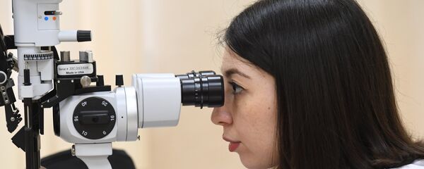 Сотрудник отделения офтальмологии - Sputnik Латвия