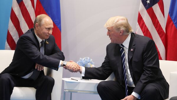 Президент РФ Владимир Путин и президент США Дональд Трамп - Sputnik Latvija