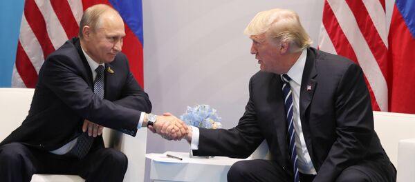 Президент РФ Владимир Путин и президент США Дональд Трамп Президент РФ Владимир Путин и президент США Дональд Трамп - Sputnik Latvija